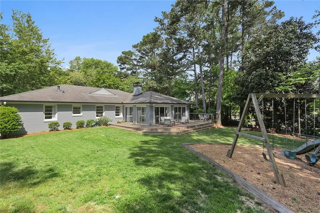 5985 Greenbrier Road, Sandy Springs, Georgia 30328, 3 Bedrooms Bedrooms, ,2 BathroomsBathrooms,Residential,Sold,5985 Greenbrier Road,6876448