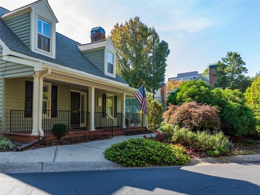 8 Mount Vernon Circle, Atlanta, Georgia 30338, 2 Bedrooms Bedrooms, ,2 BathroomsBathrooms,Residential,Sold,8 Mount Vernon Circle,6093757