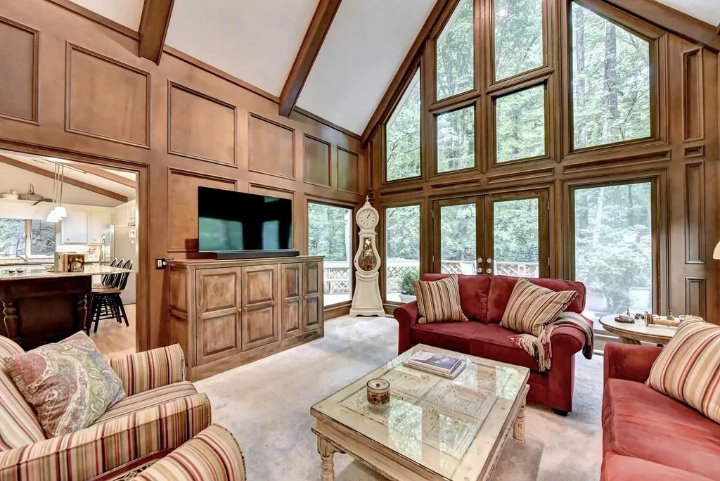 9400 Huntcliff Trace, Atlanta, Georgia 30350, 4 Bedrooms Bedrooms, ,4 BathroomsBathrooms,Residential,Sold,9400 Huntcliff Trace,6724289