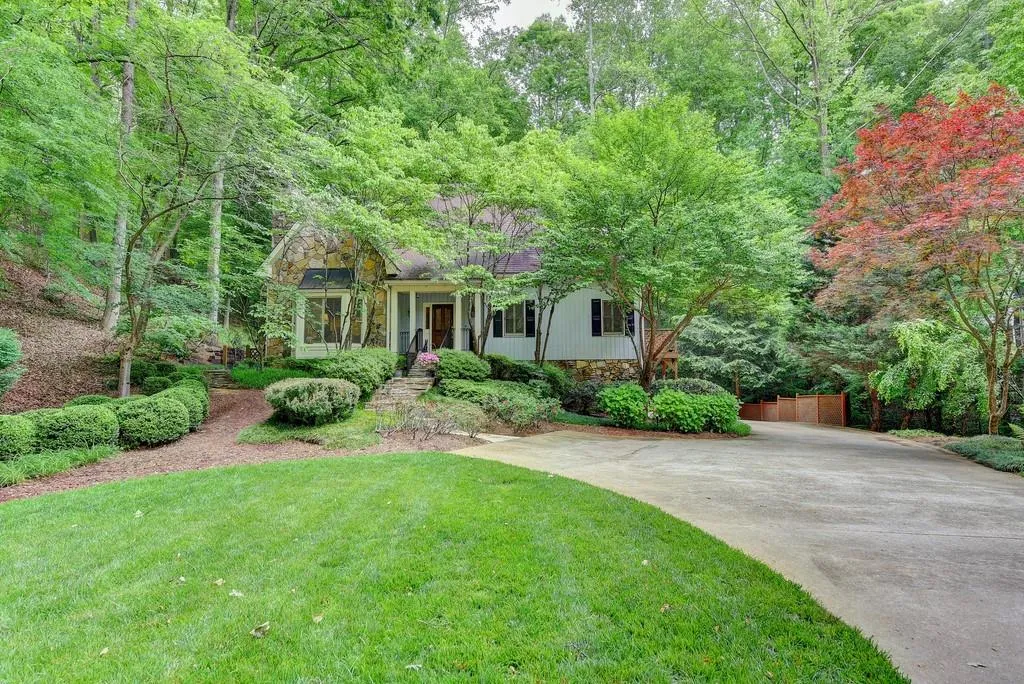 9400 Huntcliff Trace, Atlanta, Georgia 30350, 4 Bedrooms Bedrooms, ,4 BathroomsBathrooms,Residential,Sold,9400 Huntcliff Trace,6724289