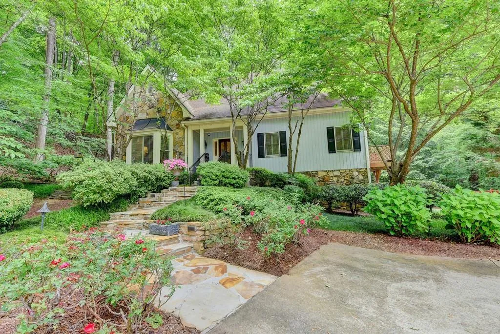 9400 Huntcliff Trace, Atlanta, Georgia 30350, 4 Bedrooms Bedrooms, ,4 BathroomsBathrooms,Residential,Sold,9400 Huntcliff Trace,6724289