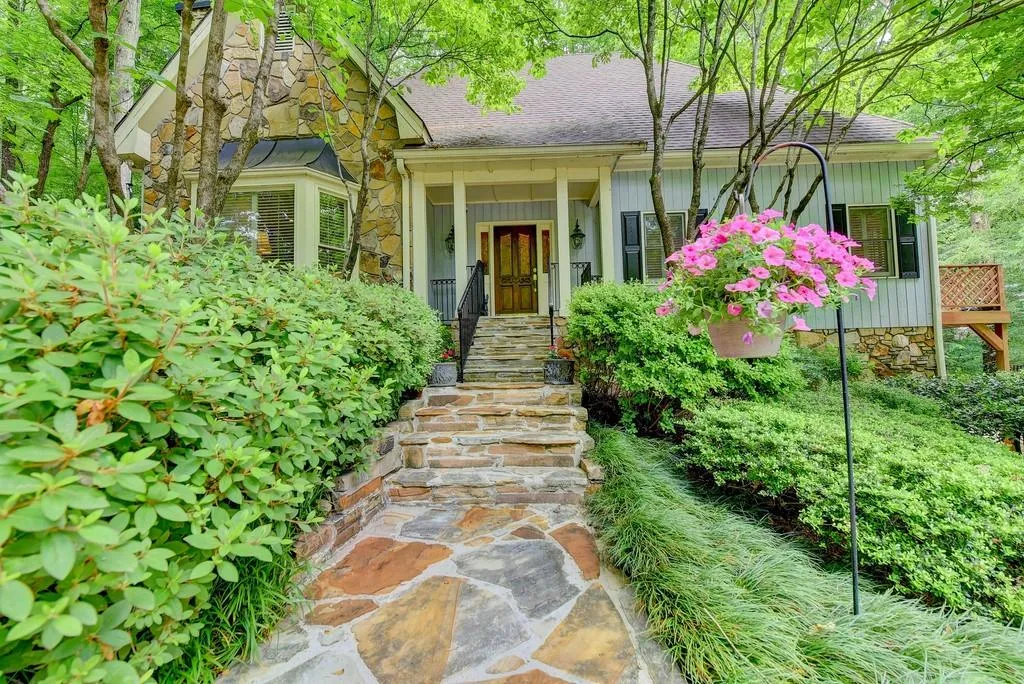 9400 Huntcliff Trace, Atlanta, Georgia 30350, 4 Bedrooms Bedrooms, ,4 BathroomsBathrooms,Residential,Sold,9400 Huntcliff Trace,6724289