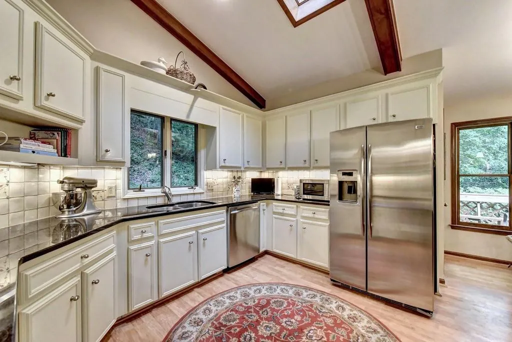 9400 Huntcliff Trace, Atlanta, Georgia 30350, 4 Bedrooms Bedrooms, ,4 BathroomsBathrooms,Residential,Sold,9400 Huntcliff Trace,6724289