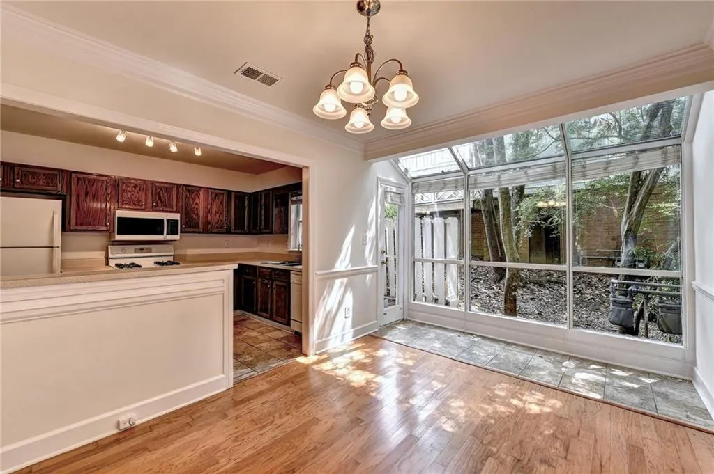 7500 Roswell Road Unit 32, Sandy Springs, Georgia 30350, 2 Bedrooms Bedrooms, ,2 BathroomsBathrooms,Residential,Sold,7500 Roswell Road Unit 32,7065631