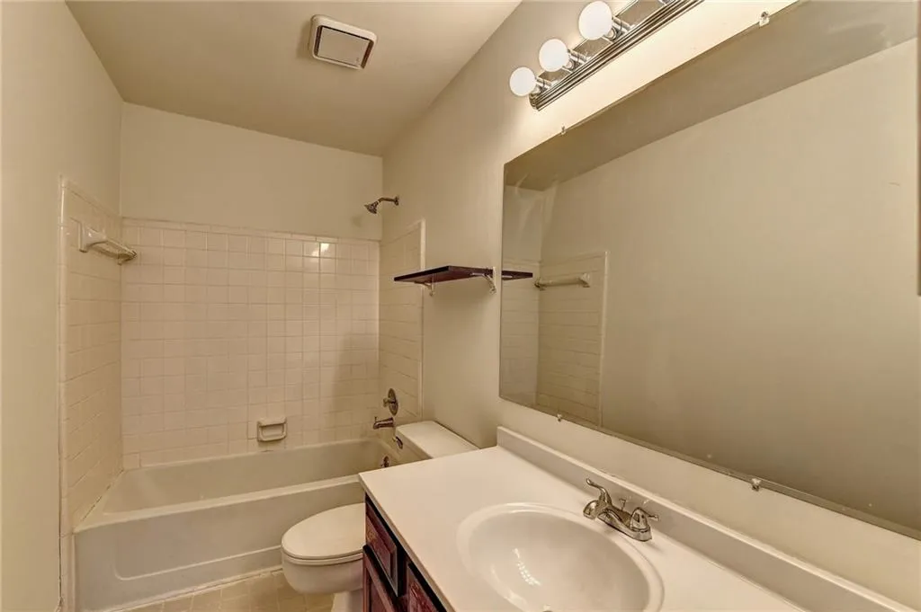 7500 Roswell Road Unit 32, Sandy Springs, Georgia 30350, 2 Bedrooms Bedrooms, ,2 BathroomsBathrooms,Residential,Sold,7500 Roswell Road Unit 32,7065631