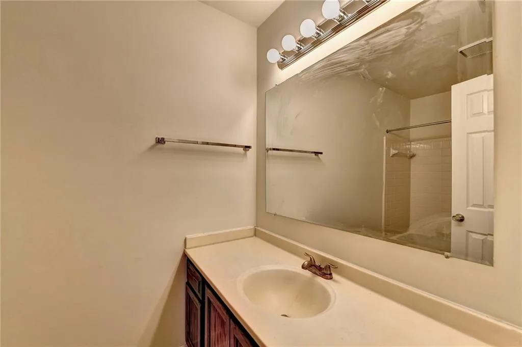 7500 Roswell Road Unit 32, Sandy Springs, Georgia 30350, 2 Bedrooms Bedrooms, ,2 BathroomsBathrooms,Residential,Sold,7500 Roswell Road Unit 32,7065631