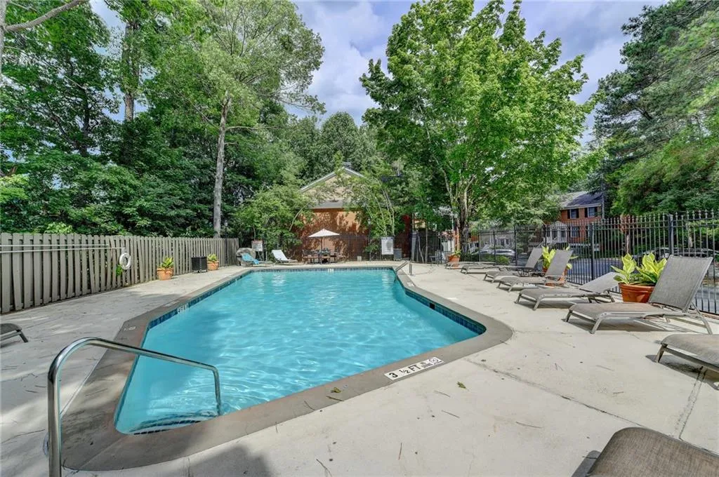 7500 Roswell Road Unit 32, Sandy Springs, Georgia 30350, 2 Bedrooms Bedrooms, ,2 BathroomsBathrooms,Residential,Sold,7500 Roswell Road Unit 32,7065631