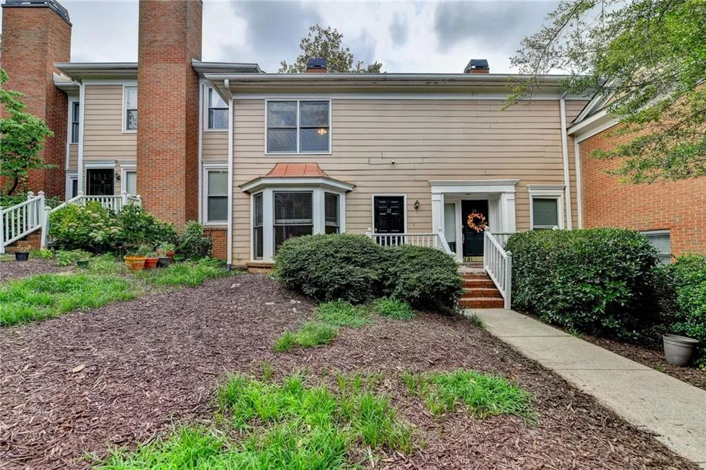 7500 Roswell Road Unit 32, Sandy Springs, Georgia 30350, 2 Bedrooms Bedrooms, ,2 BathroomsBathrooms,Residential,Sold,7500 Roswell Road Unit 32,7065631