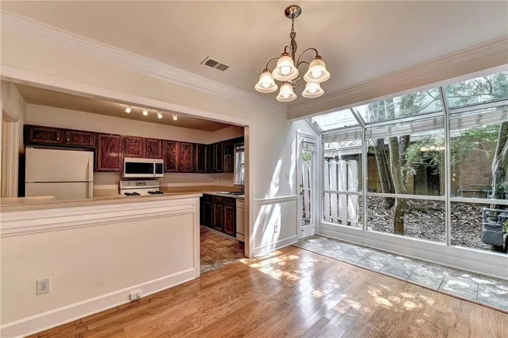 7500 Roswell Road Unit 32, Sandy Springs, Georgia 30350, 2 Bedrooms Bedrooms, ,2 BathroomsBathrooms,Residential,Sold,7500 Roswell Road Unit 32,7065631