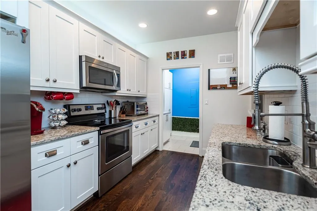 5213 Glenridge Drive, Atlanta, Georgia 30342, 3 Bedrooms Bedrooms, ,3 BathroomsBathrooms,Residential,Sold,5213 Glenridge Drive,6824609