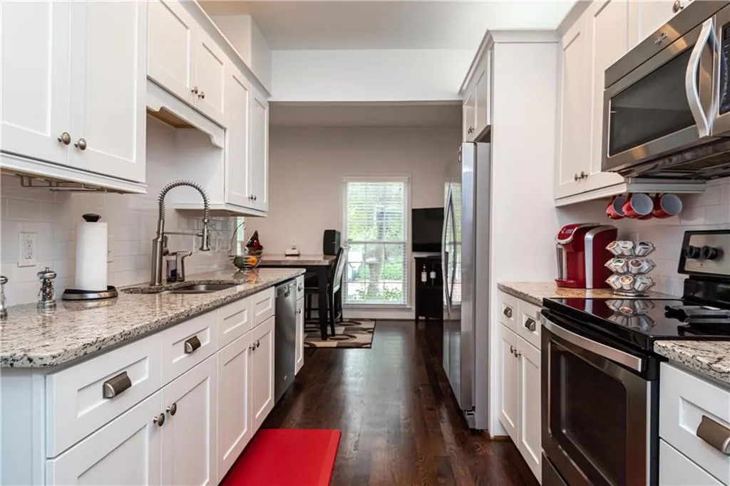 5213 Glenridge Drive, Atlanta, Georgia 30342, 3 Bedrooms Bedrooms, ,3 BathroomsBathrooms,Residential,Sold,5213 Glenridge Drive,6824609