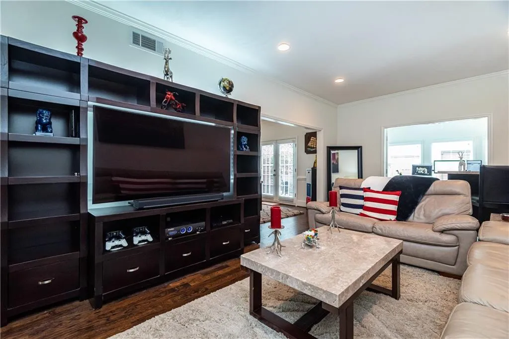 5213 Glenridge Drive, Atlanta, Georgia 30342, 3 Bedrooms Bedrooms, ,3 BathroomsBathrooms,Residential,Sold,5213 Glenridge Drive,6824609