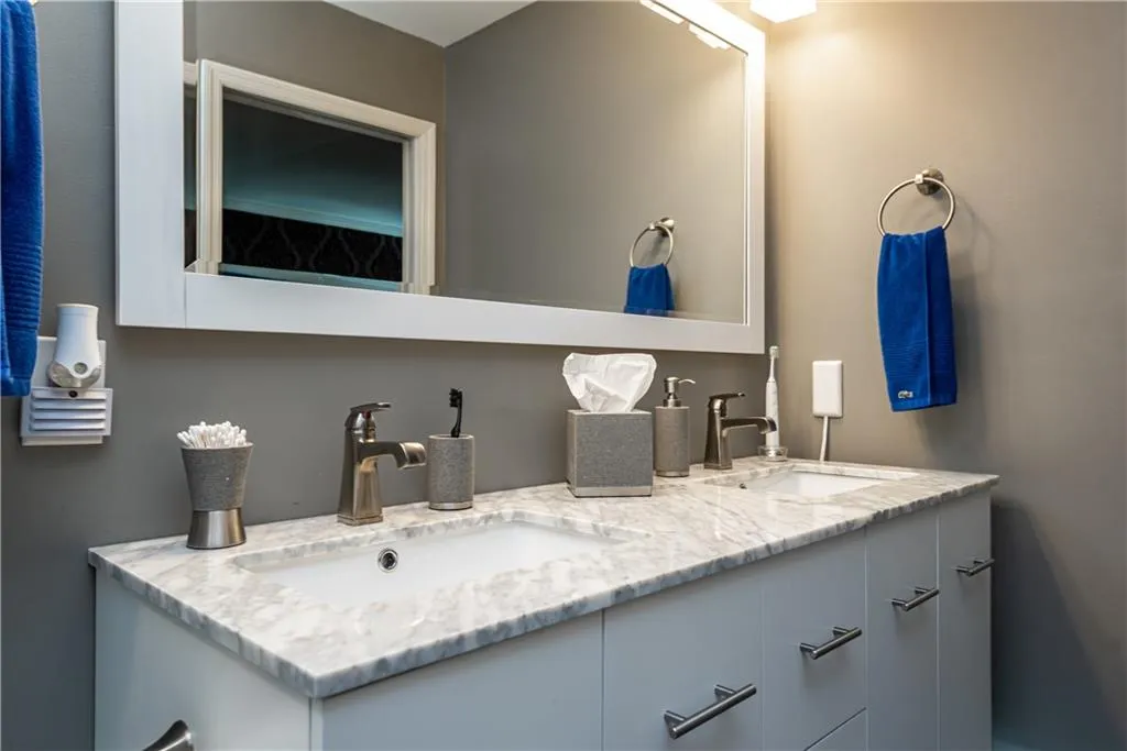 5213 Glenridge Drive, Atlanta, Georgia 30342, 3 Bedrooms Bedrooms, ,3 BathroomsBathrooms,Residential,Sold,5213 Glenridge Drive,6824609