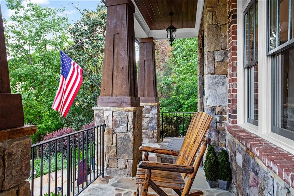 284 Hedden Road, Atlanta, Georgia 30342, 5 Bedrooms Bedrooms, ,4 BathroomsBathrooms,Residential,Sold,284 Hedden Road,6885884
