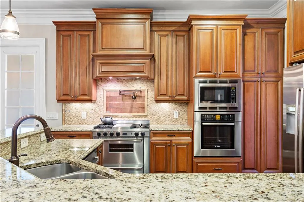 284 Hedden Road, Atlanta, Georgia 30342, 5 Bedrooms Bedrooms, ,4 BathroomsBathrooms,Residential,Sold,284 Hedden Road,6885884