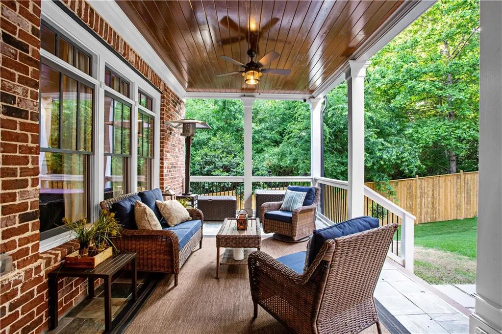 284 Hedden Road, Atlanta, Georgia 30342, 5 Bedrooms Bedrooms, ,4 BathroomsBathrooms,Residential,Sold,284 Hedden Road,6885884