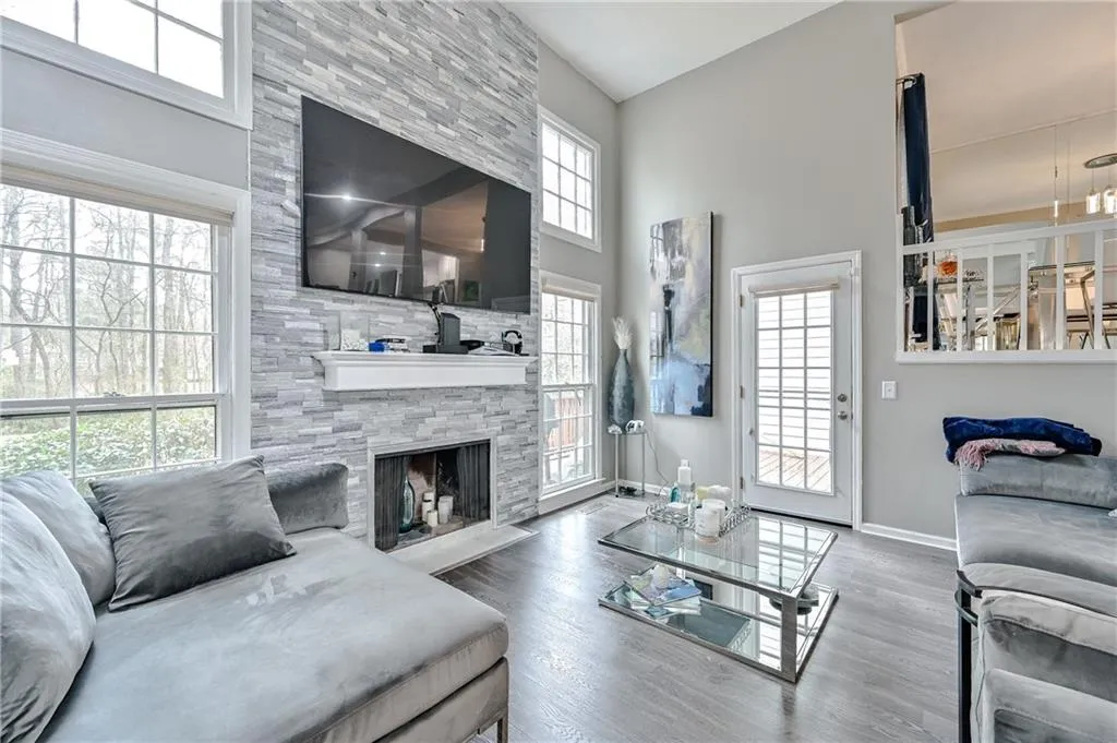 404 Brandywine Circle, Sandy Springs, Georgia 30350, 3 Bedrooms Bedrooms, ,2 BathroomsBathrooms,Residential,Sold,404 Brandywine Circle,7016950