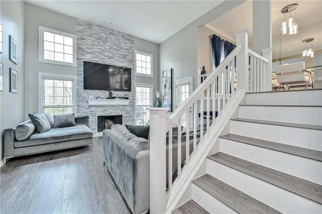 404 Brandywine Circle, Sandy Springs, Georgia 30350, 3 Bedrooms Bedrooms, ,2 BathroomsBathrooms,Residential,Sold,404 Brandywine Circle,7016950
