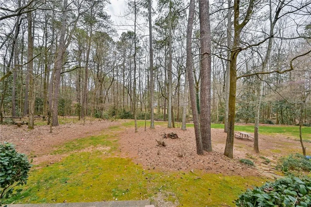 404 Brandywine Circle, Sandy Springs, Georgia 30350, 3 Bedrooms Bedrooms, ,2 BathroomsBathrooms,Residential,Sold,404 Brandywine Circle,7016950