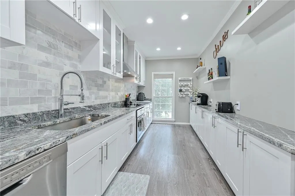 404 Brandywine Circle, Sandy Springs, Georgia 30350, 3 Bedrooms Bedrooms, ,2 BathroomsBathrooms,Residential,Sold,404 Brandywine Circle,7016950