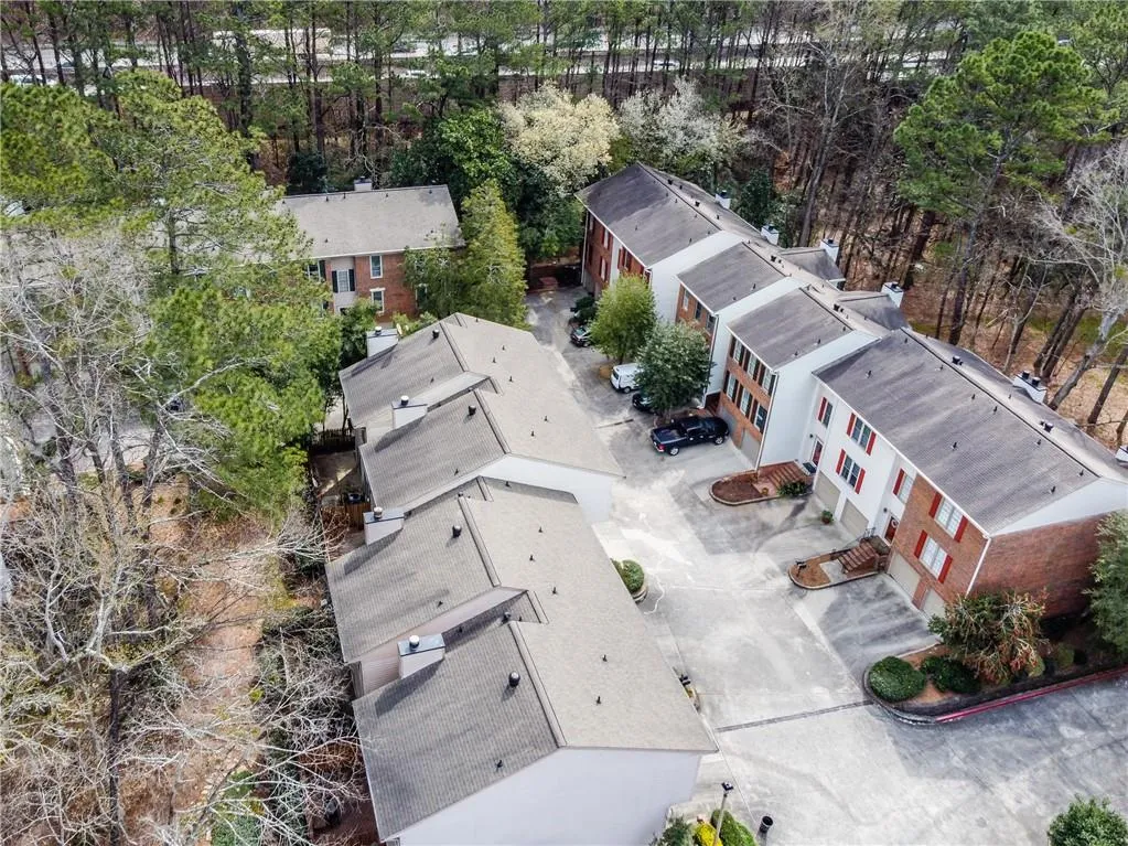 404 Brandywine Circle, Sandy Springs, Georgia 30350, 3 Bedrooms Bedrooms, ,2 BathroomsBathrooms,Residential,Sold,404 Brandywine Circle,7016950