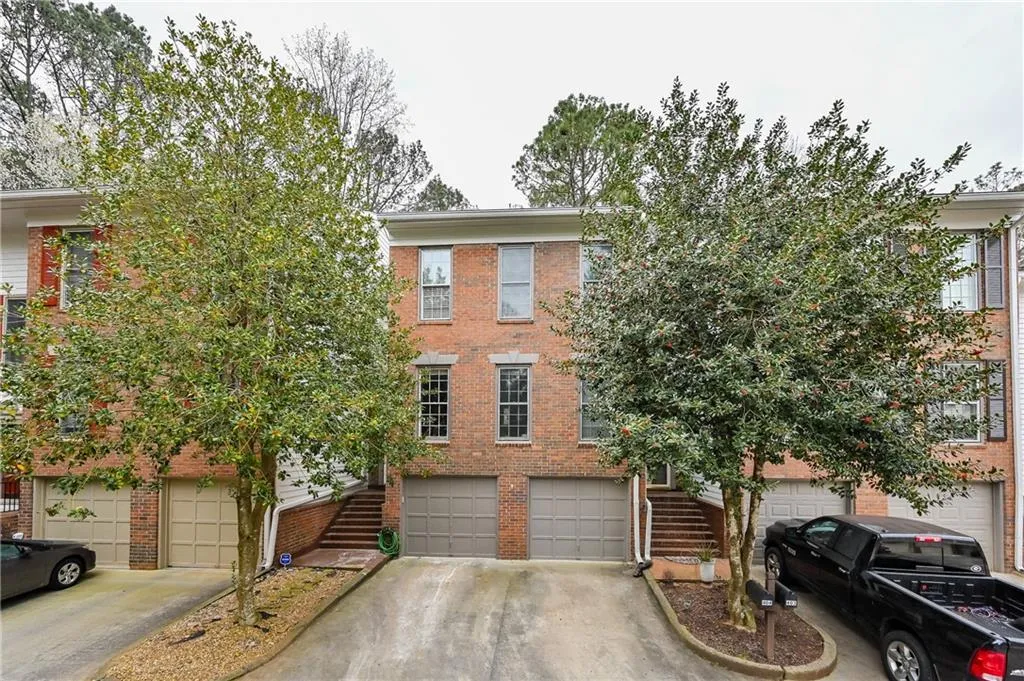 404 Brandywine Circle, Sandy Springs, Georgia 30350, 3 Bedrooms Bedrooms, ,2 BathroomsBathrooms,Residential,Sold,404 Brandywine Circle,7016950
