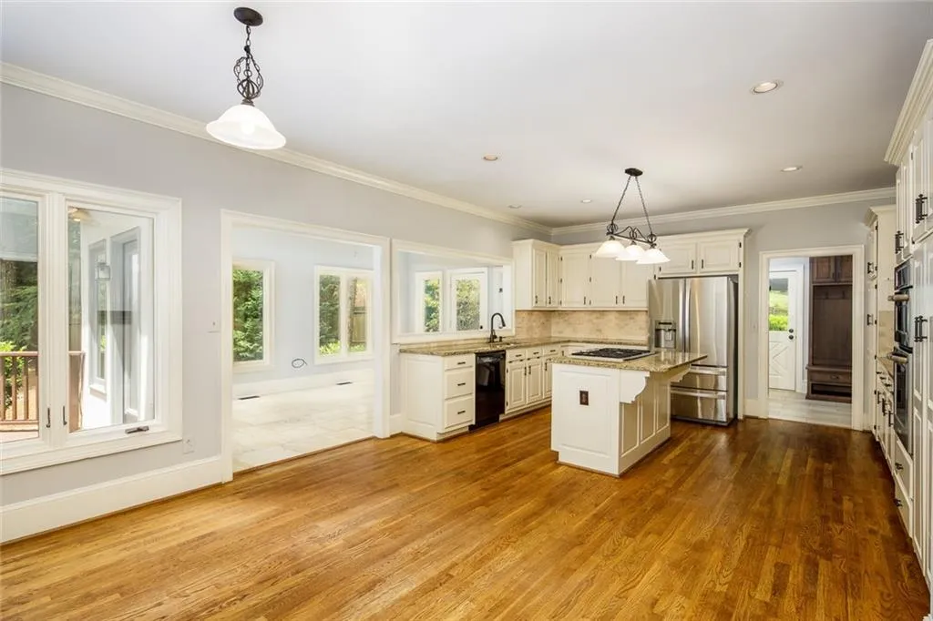 100 Spindale Court, Sandy Springs, Georgia 30350, 6 Bedrooms Bedrooms, ,5 BathroomsBathrooms,Residential,Sold,100 Spindale Court,6744565