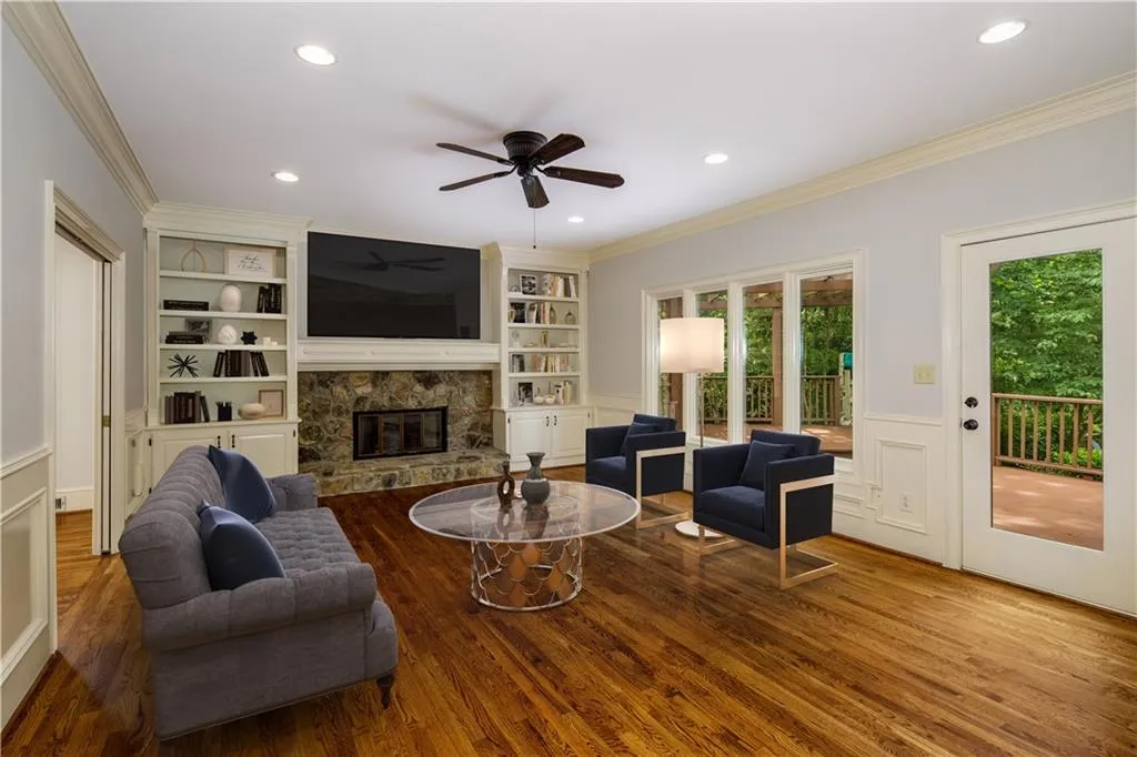 100 Spindale Court, Sandy Springs, Georgia 30350, 6 Bedrooms Bedrooms, ,5 BathroomsBathrooms,Residential,Sold,100 Spindale Court,6744565