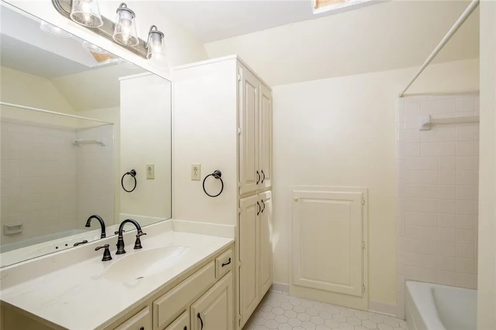 100 Spindale Court, Sandy Springs, Georgia 30350, 6 Bedrooms Bedrooms, ,5 BathroomsBathrooms,Residential,Sold,100 Spindale Court,6744565