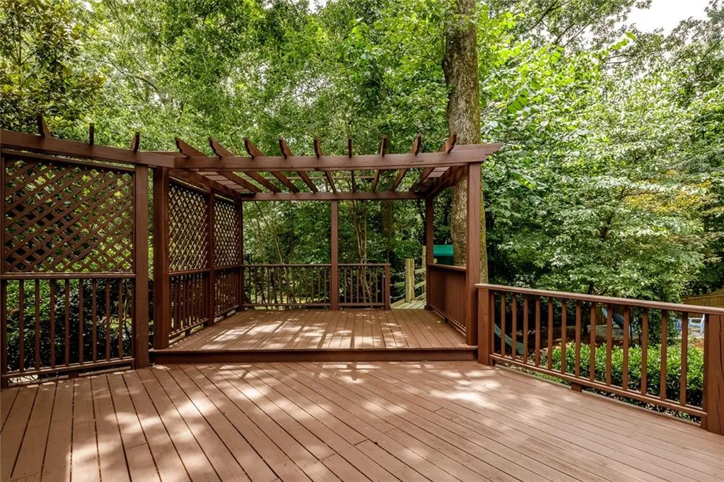 100 Spindale Court, Sandy Springs, Georgia 30350, 6 Bedrooms Bedrooms, ,5 BathroomsBathrooms,Residential,Sold,100 Spindale Court,6744565