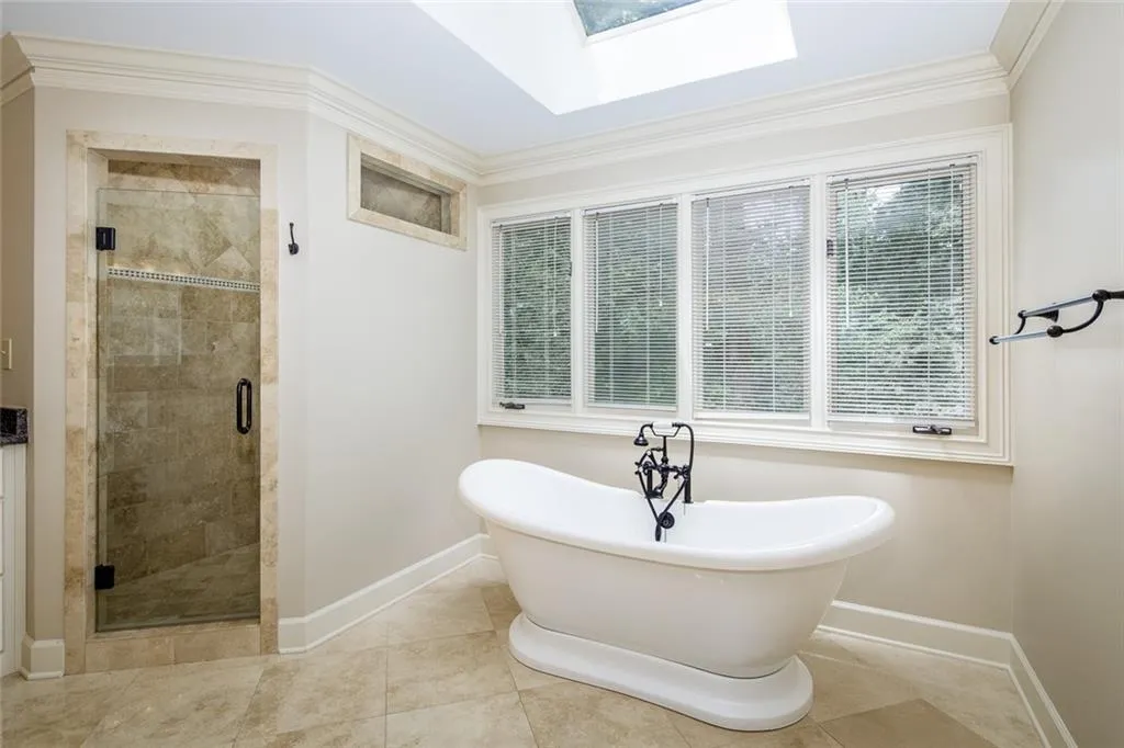 100 Spindale Court, Sandy Springs, Georgia 30350, 6 Bedrooms Bedrooms, ,5 BathroomsBathrooms,Residential,Sold,100 Spindale Court,6744565