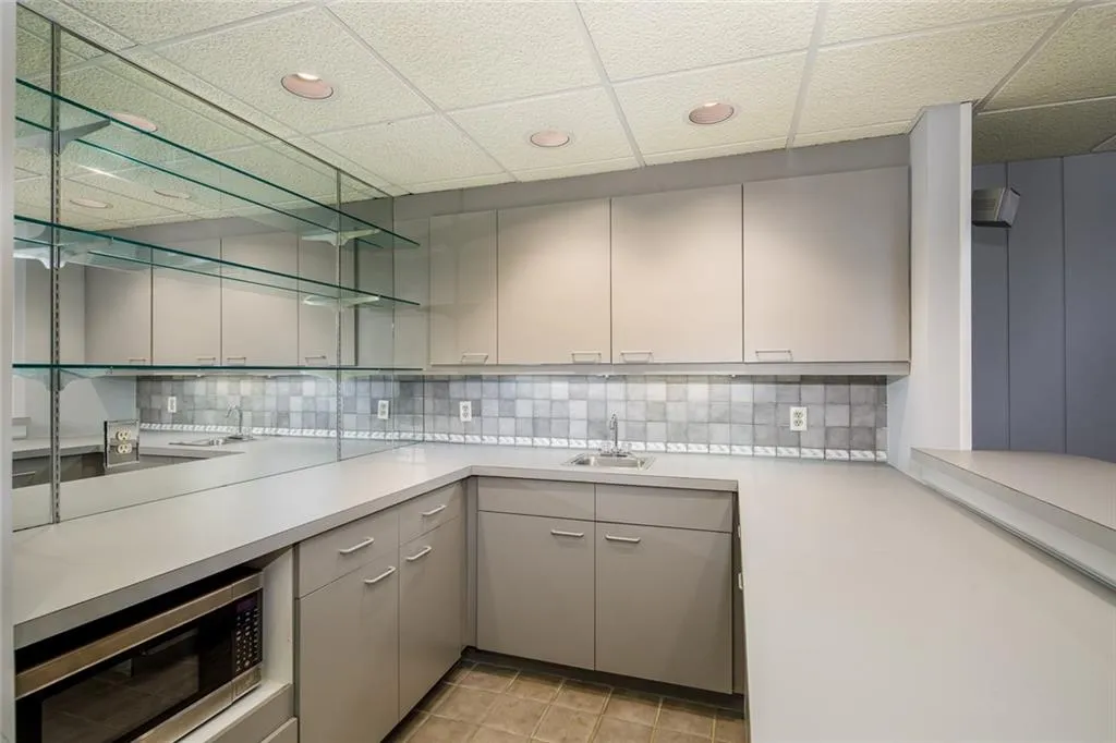 100 Spindale Court, Sandy Springs, Georgia 30350, 6 Bedrooms Bedrooms, ,5 BathroomsBathrooms,Residential,Sold,100 Spindale Court,6744565