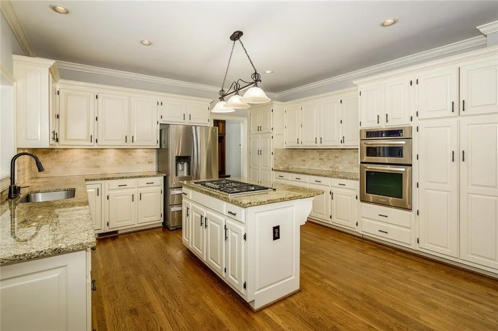 100 Spindale Court, Sandy Springs, Georgia 30350, 6 Bedrooms Bedrooms, ,5 BathroomsBathrooms,Residential,Sold,100 Spindale Court,6744565