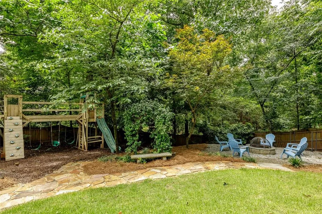 100 Spindale Court, Sandy Springs, Georgia 30350, 6 Bedrooms Bedrooms, ,5 BathroomsBathrooms,Residential,Sold,100 Spindale Court,6744565