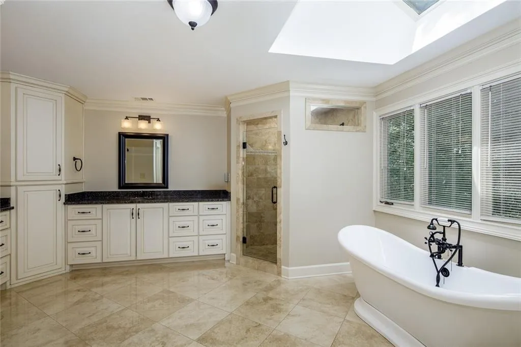 100 Spindale Court, Sandy Springs, Georgia 30350, 6 Bedrooms Bedrooms, ,5 BathroomsBathrooms,Residential,Sold,100 Spindale Court,6744565