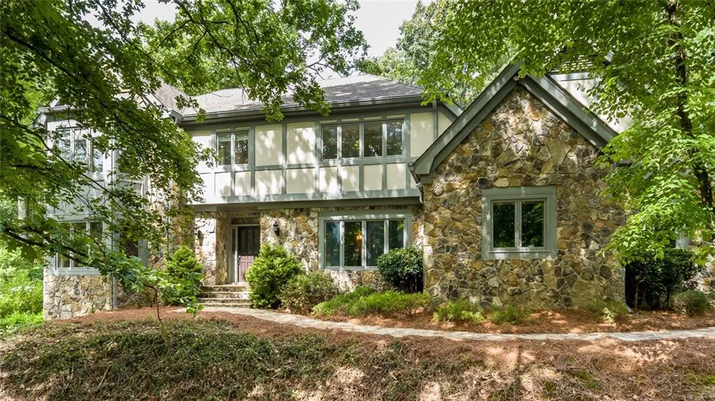 100 Spindale Court, Sandy Springs, Georgia 30350, 6 Bedrooms Bedrooms, ,5 BathroomsBathrooms,Residential,Sold,100 Spindale Court,6744565