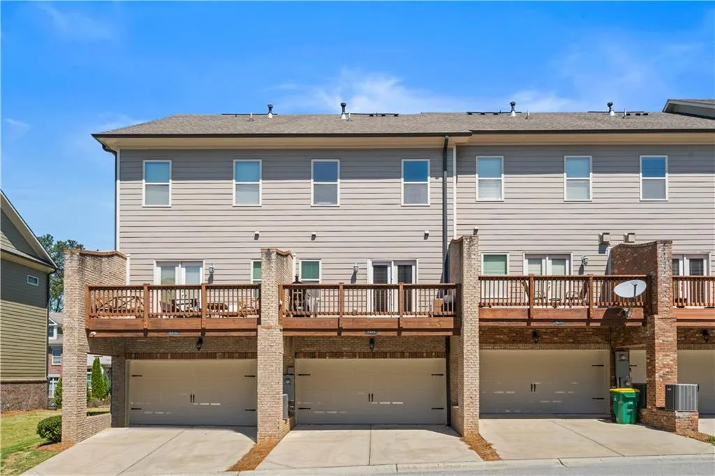 7405 Glisten Avenue, Atlanta, Georgia 30328, 3 Bedrooms Bedrooms, ,3 BathroomsBathrooms,Residential,Sold,7405 Glisten Avenue,7202286