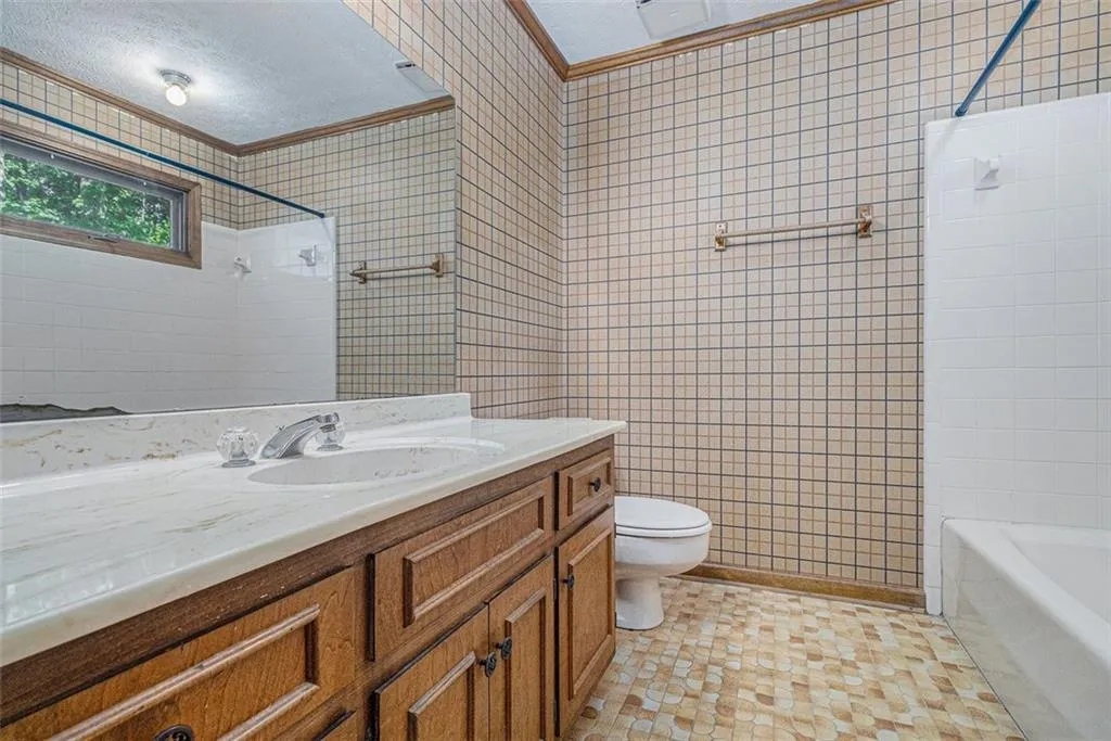 7695 Brigham Drive, Atlanta, Georgia 30350, 5 Bedrooms Bedrooms, ,4 BathroomsBathrooms,Residential,For Sale,7695 Brigham Drive,7619808