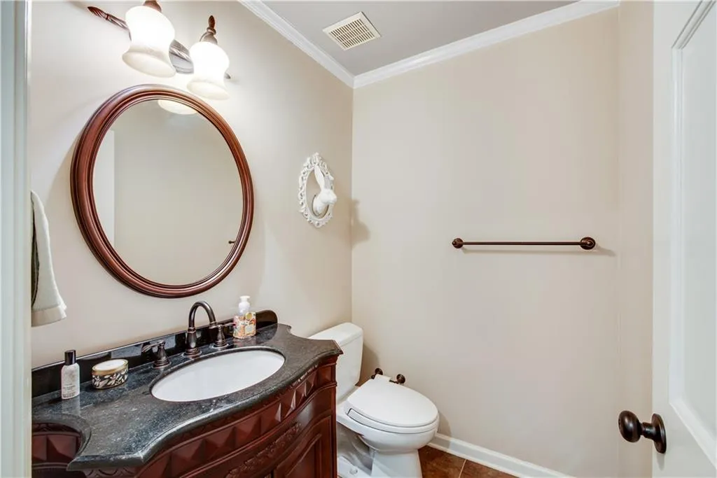 602 Dunwoody Chace, Atlanta, Georgia 30328, 3 Bedrooms Bedrooms, ,2 BathroomsBathrooms,Residential,Sold,602 Dunwoody Chace,6819177