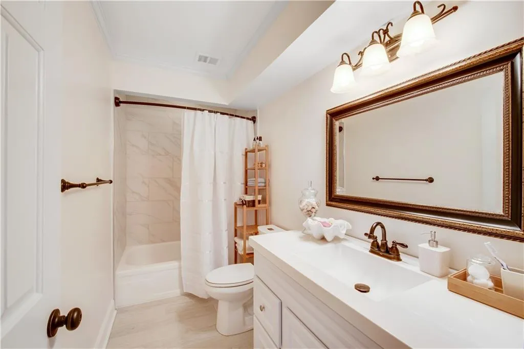 602 Dunwoody Chace, Atlanta, Georgia 30328, 3 Bedrooms Bedrooms, ,2 BathroomsBathrooms,Residential,Sold,602 Dunwoody Chace,6819177