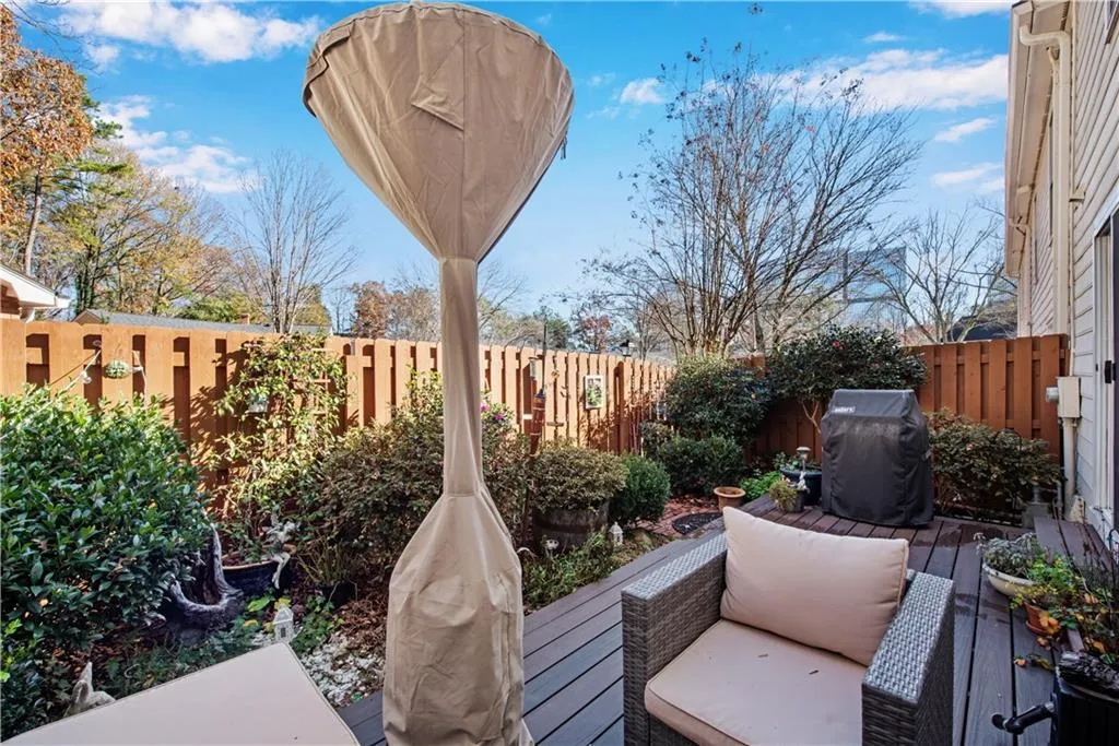 602 Dunwoody Chace, Atlanta, Georgia 30328, 3 Bedrooms Bedrooms, ,2 BathroomsBathrooms,Residential,Sold,602 Dunwoody Chace,6819177