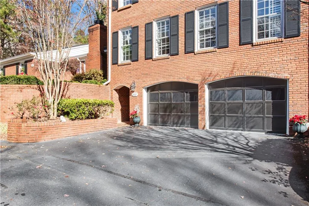 602 Dunwoody Chace, Atlanta, Georgia 30328, 3 Bedrooms Bedrooms, ,2 BathroomsBathrooms,Residential,Sold,602 Dunwoody Chace,6819177