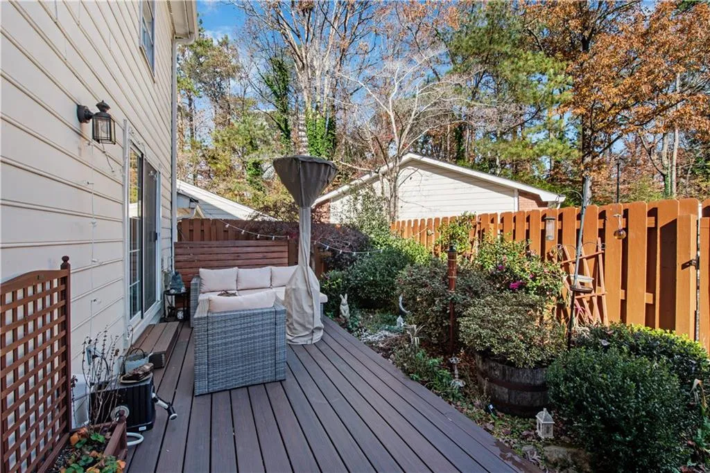 602 Dunwoody Chace, Atlanta, Georgia 30328, 3 Bedrooms Bedrooms, ,2 BathroomsBathrooms,Residential,Sold,602 Dunwoody Chace,6819177