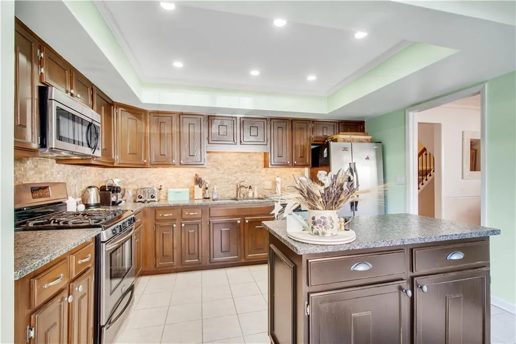 602 Dunwoody Chace, Atlanta, Georgia 30328, 3 Bedrooms Bedrooms, ,2 BathroomsBathrooms,Residential,Sold,602 Dunwoody Chace,6819177