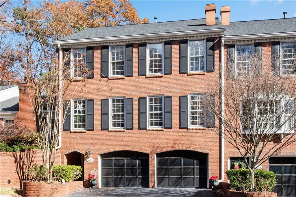 602 Dunwoody Chace, Atlanta, Georgia 30328, 3 Bedrooms Bedrooms, ,2 BathroomsBathrooms,Residential,Sold,602 Dunwoody Chace,6819177