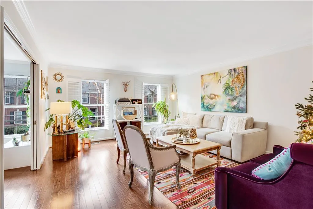 602 Dunwoody Chace, Atlanta, Georgia 30328, 3 Bedrooms Bedrooms, ,2 BathroomsBathrooms,Residential,Sold,602 Dunwoody Chace,6819177