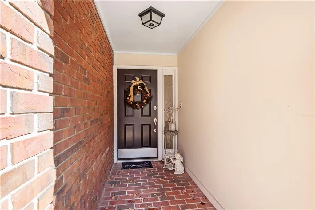 602 Dunwoody Chace, Atlanta, Georgia 30328, 3 Bedrooms Bedrooms, ,2 BathroomsBathrooms,Residential,Sold,602 Dunwoody Chace,6819177