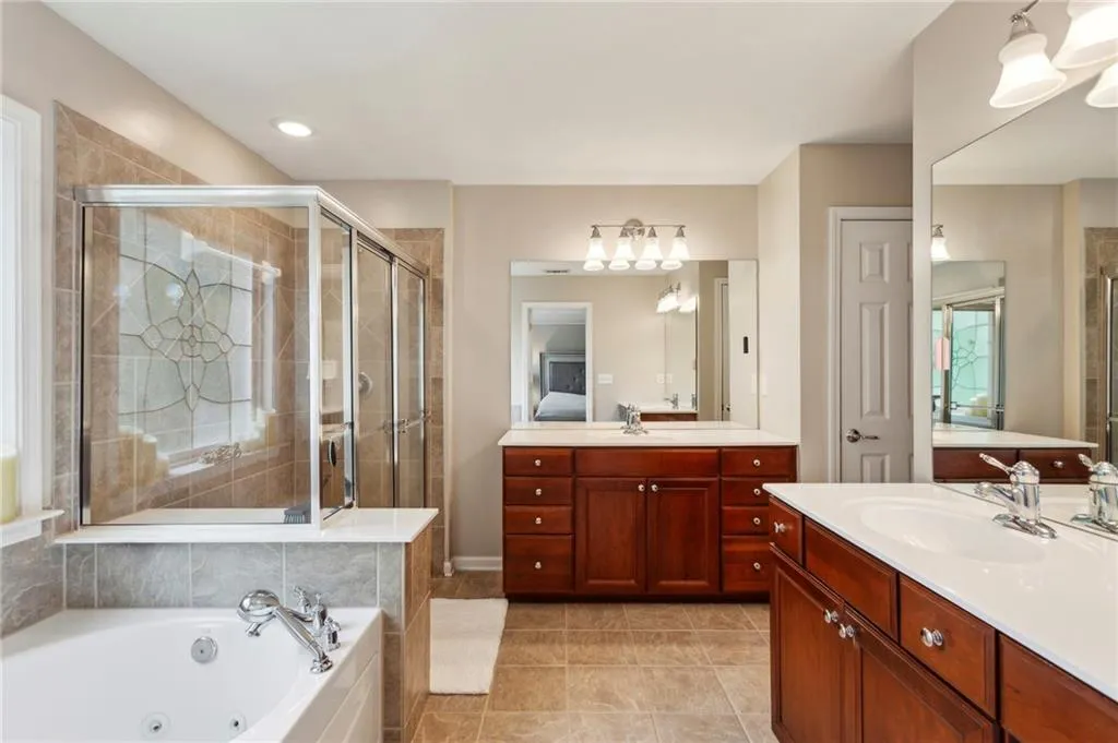 4888 Colchester Court Se Unit 16, Atlanta, Georgia 30339, 3 Bedrooms Bedrooms, ,3 BathroomsBathrooms,Residential,For Sale,4888 Colchester Court Se Unit 16,7622166