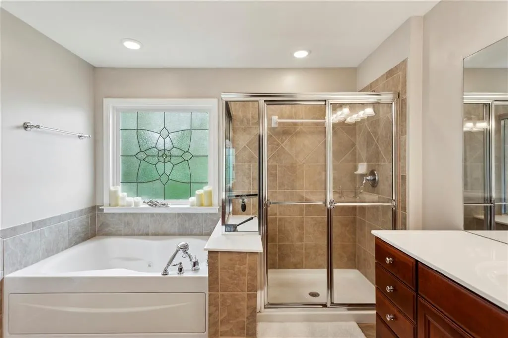 4888 Colchester Court Se Unit 16, Atlanta, Georgia 30339, 3 Bedrooms Bedrooms, ,3 BathroomsBathrooms,Residential,For Sale,4888 Colchester Court Se Unit 16,7622166