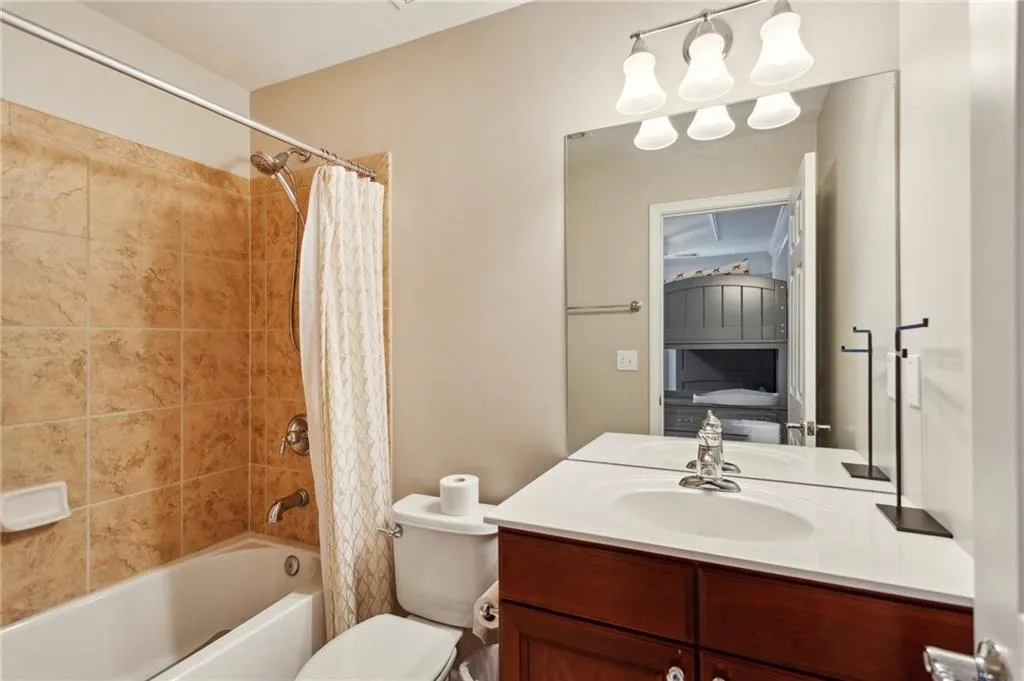 4888 Colchester Court Se Unit 16, Atlanta, Georgia 30339, 3 Bedrooms Bedrooms, ,3 BathroomsBathrooms,Residential,For Sale,4888 Colchester Court Se Unit 16,7622166